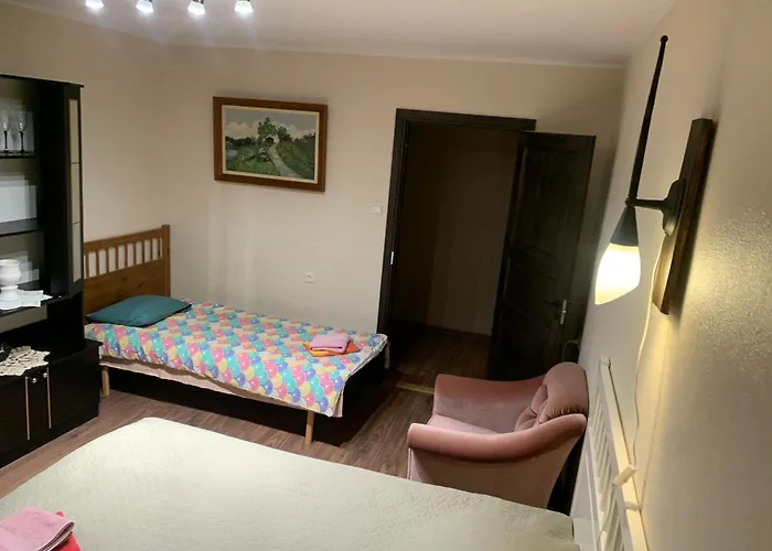 K76 - Very Nice 2-Bedrooms Apartment -2 Big Beds-1 Single Bed